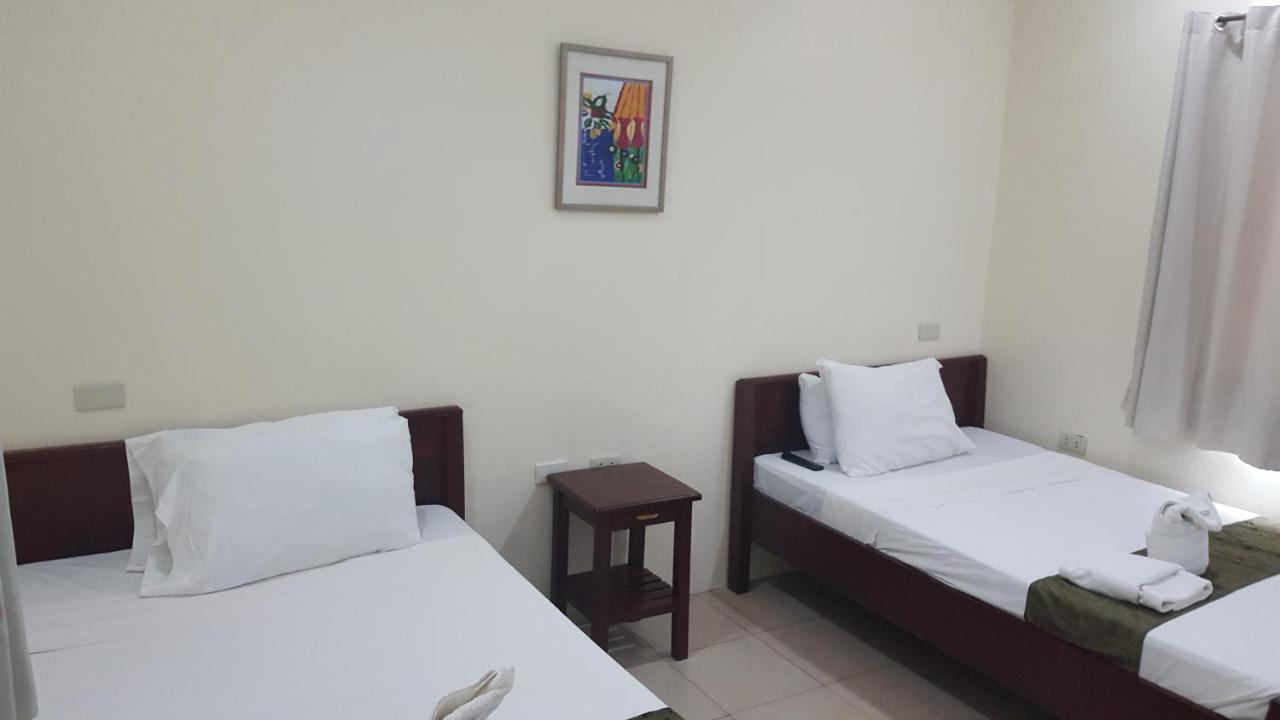 Blue Lagoon Inn & Suites Puerto Princesa Exterior foto
