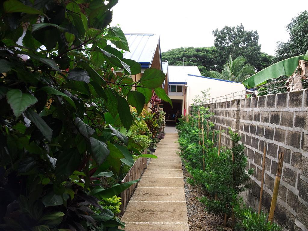Blue Lagoon Inn & Suites Puerto Princesa Exterior foto