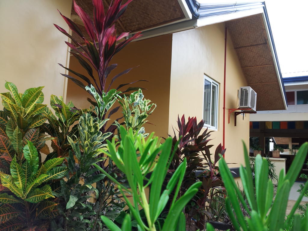 Blue Lagoon Inn & Suites Puerto Princesa Exterior foto