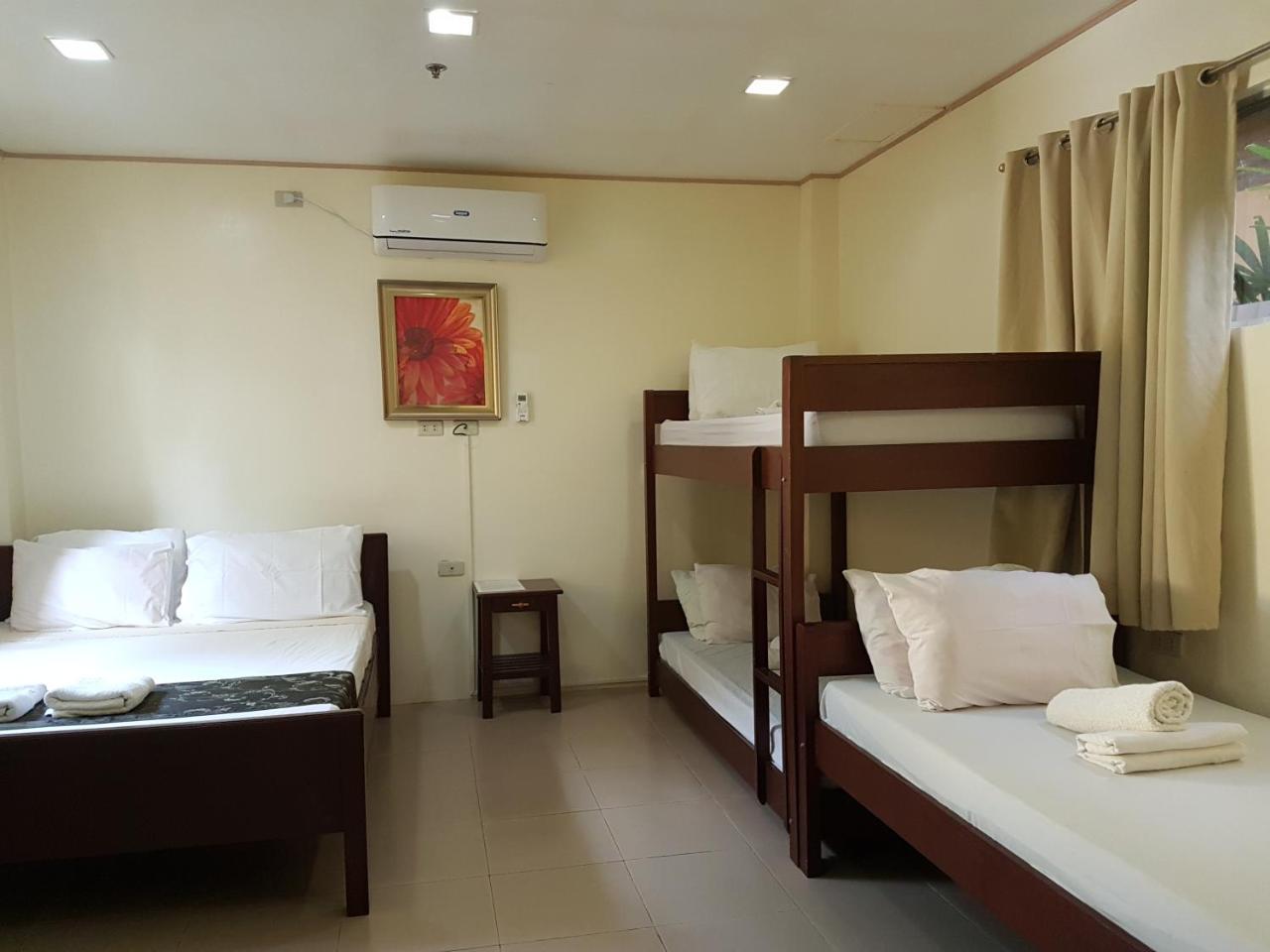 Blue Lagoon Inn & Suites Puerto Princesa Exterior foto