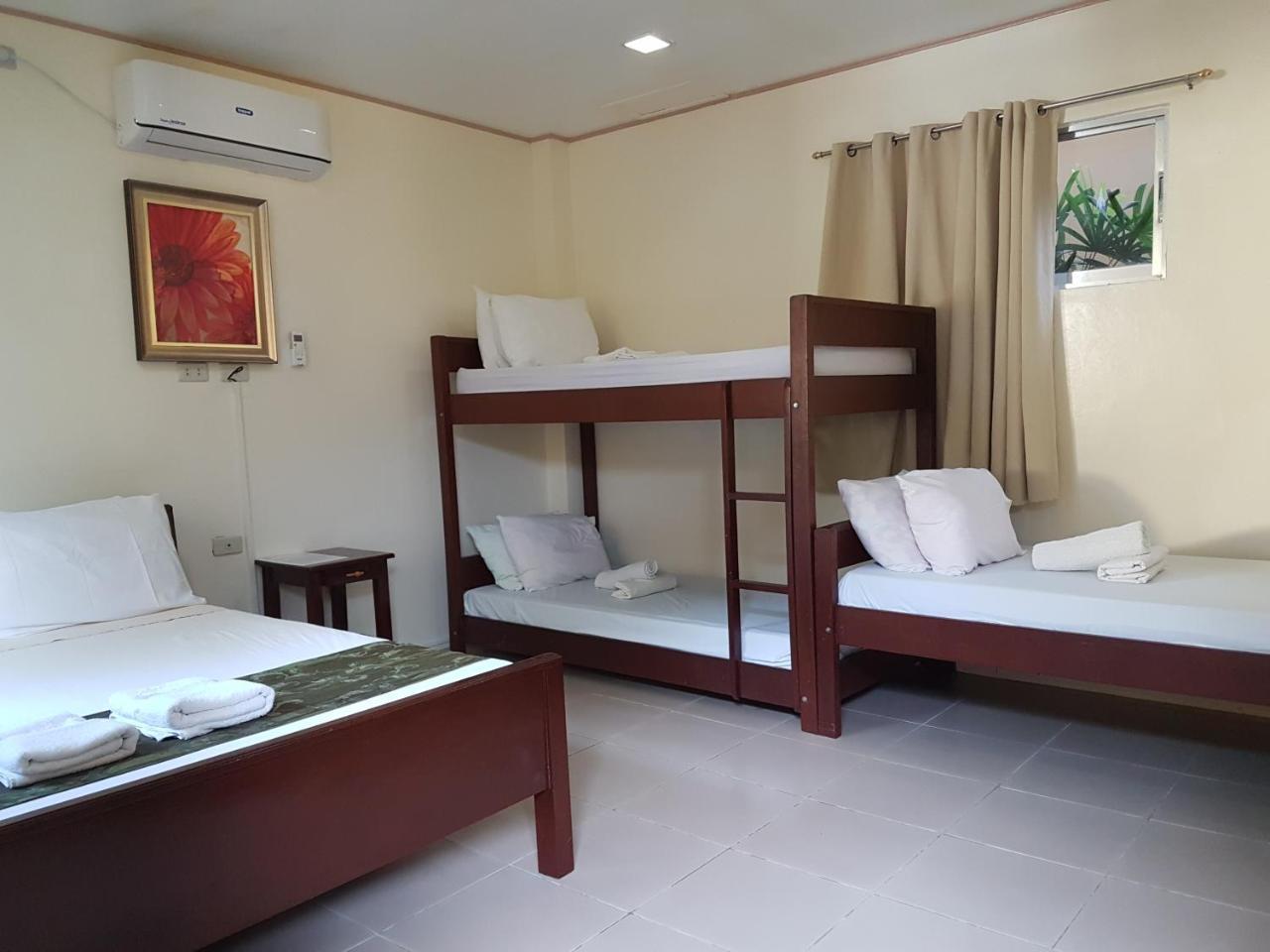 Blue Lagoon Inn & Suites Puerto Princesa Exterior foto