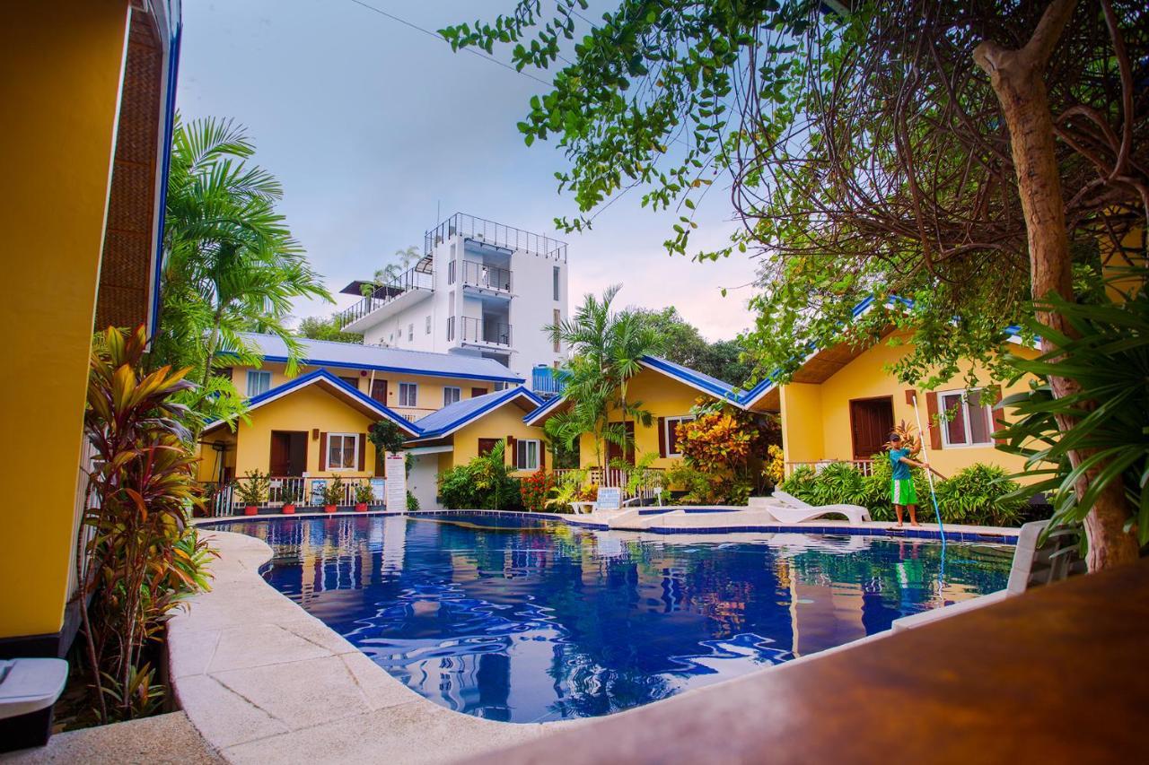 Blue Lagoon Inn & Suites Puerto Princesa Exterior foto